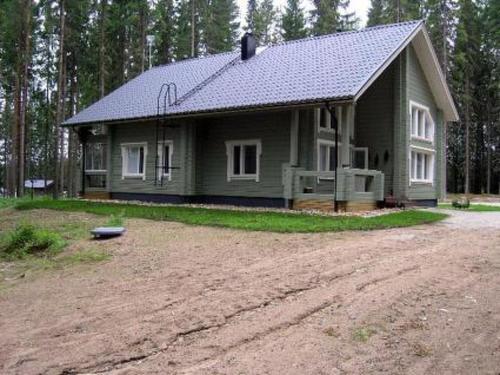 a small house in the middle of a dirt lot at Holiday Home Kärkelä by Interhome in Sulkava