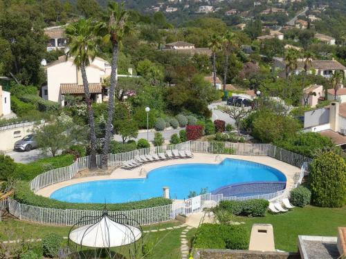 an overhead view of a swimming pool in a yard at Holiday Home Le Belvédère by Interhome in Saint-Clair