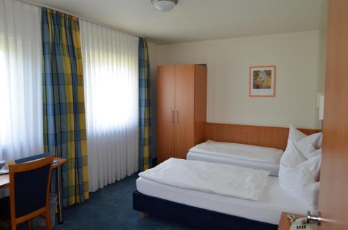 Katil atau katil-katil dalam bilik di Landhotel Sulzbacher Hof