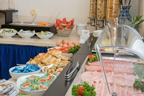 Comida en o cerca de este hotel
