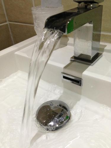 a stream of water coming out of a mixer at Healey House Hotel in Batley