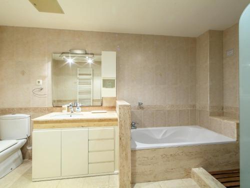 a bathroom with a tub and a sink and a toilet at Villa Villa Bertoni in Reus
