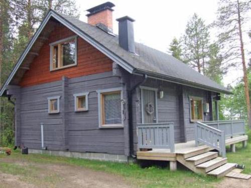 a small house with a porch and a porch at Holiday Home Kumpulahti by Interhome in Käylä