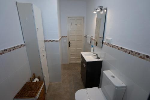Ein Badezimmer in der Unterkunft Urb. Punta Lara, Plza. Sevilla 2, 2D