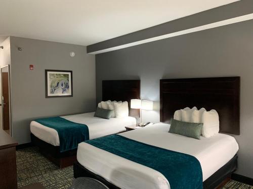 Tempat tidur dalam kamar di Best Western Plus Olive Branch Hotel & Suites