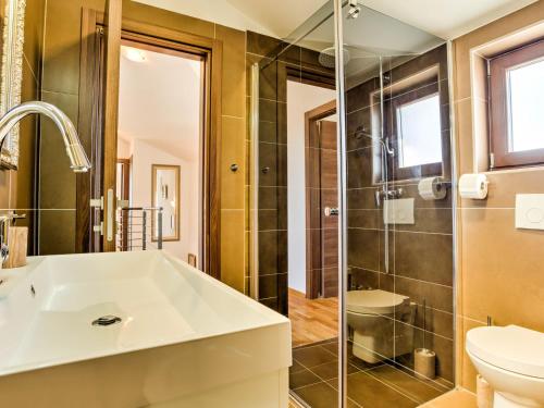 a bathroom with a sink and a shower at Holiday Home Villa Willheim in Sveti Ivan Dobrinjski
