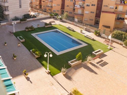 Θέα της πισίνας από το Apartment Els Espigons by Interhome ή από εκεί κοντά