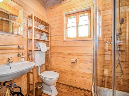 Ένα μπάνιο στο Chalet Plitvice I by Interhome