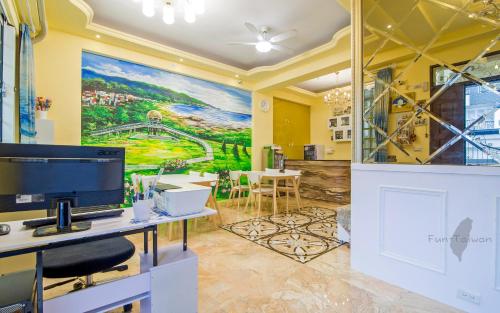 TV a/nebo společenská místnost v ubytování Holby No.8 Elevator Homestay