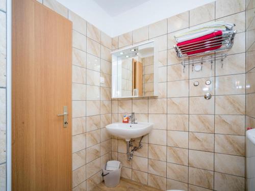 Apartment Hilde Red-8 by Interhome