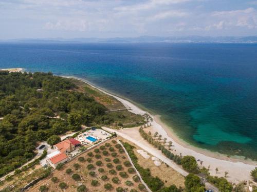 an aerial view of a beach and the ocean at Holiday Home Villa Mutnik by Interhome in Mirce