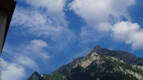 Pemandangan gunung umum atau pemandangan gunung yang diambil dari hotel