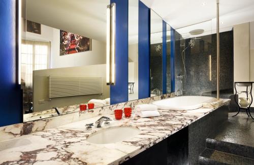 Kylpyhuone majoituspaikassa Leone Blu Suites | UNA Esperienze