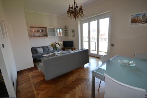 Χώρος καθιστικού στο Magenta Apartment