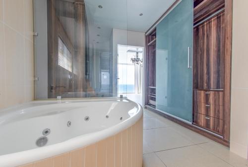 A bathroom at Residence on Sea View