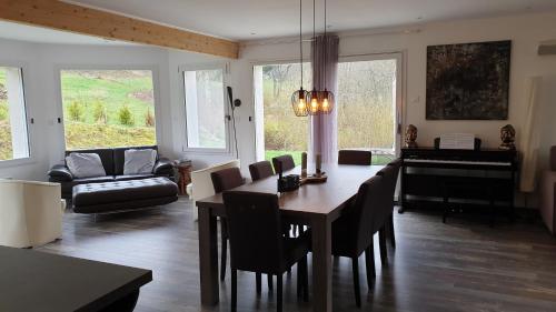 Ruang duduk di GERARDMER La villa de Corcieux
