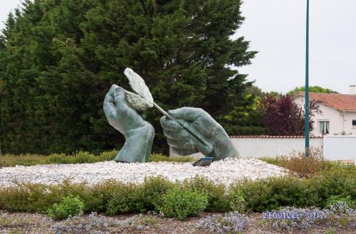 Un jardín fuera de Gîte du timbre