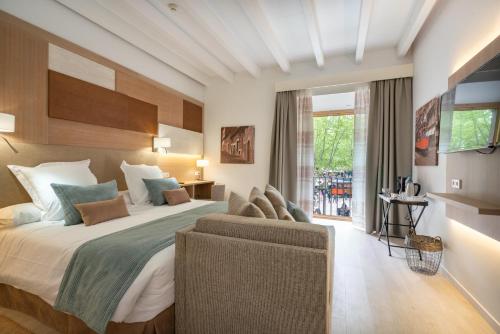 a hotel room with a bed and a window at Soller Plaza in Sóller