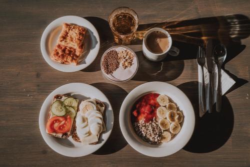Jídlo v hostelu nebo okolí