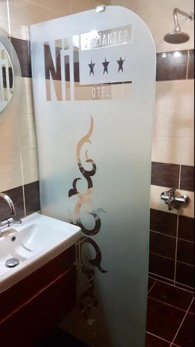 Bilik mandi di Nil Hotel