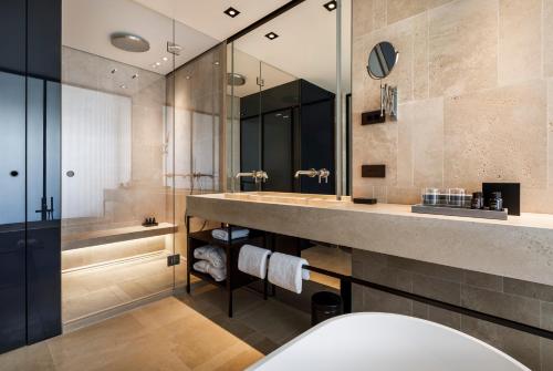 A bathroom at Grand Park Hotel Rovinj by Maistra Collection