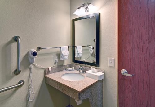 Cobblestone Inn & Suites - Schuyler – Photos 3