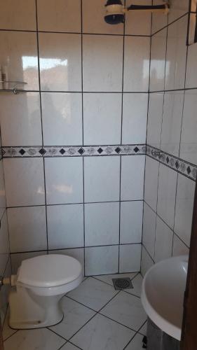 Bilik mandi di Hostel DS