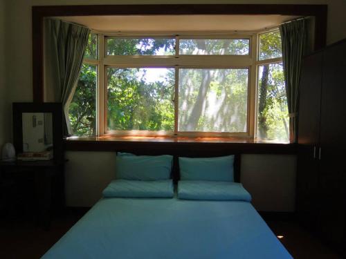 Postel nebo postele na pokoji v ubytování Shin-Liu Garden B&B