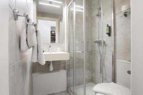 a bathroom with a shower and a sink and a toilet at Hôtel Alcôve Nice in Nice