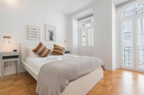 Wide & Bright 4 Families by LovelyStay
