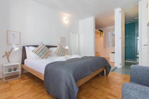 Wide & Bright 4 Families by LovelyStay