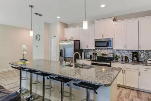 B - New 4 Bedroom Home - 5 Miles to Disney - Free Water Park - Private Pool photo 18