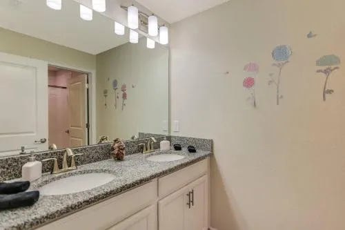 B - New 4 Bedroom Home - 5 Miles to Disney - Free Water Park - Private Pool photo 30