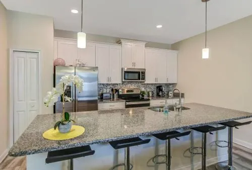 B - New 4 Bedroom Home - 5 Miles to Disney - Free Water Park - Private Pool photo 17
