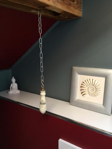 aendant light hanging over a shelf in a room at Ferienwohnung „Kleine Liebe“ in Bad Schandau