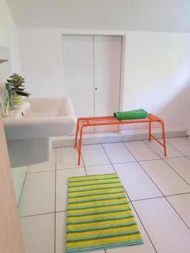 ムロンゴヴォにあるSłoneczny Domのバスルーム(洗面台付)が備わります。