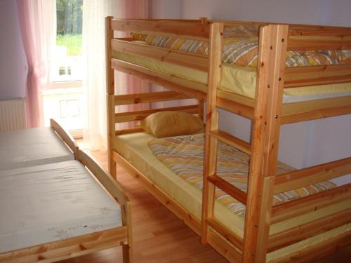 a couple of bunk beds in a room with a window at Guest House Kalnu pūpoli in Šengeida