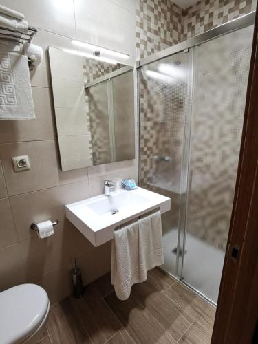 a bathroom with a sink and a shower at Hostal El Sevillano in Rus