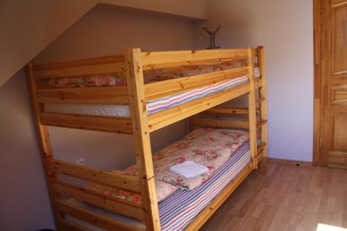 a couple of bunk beds in a room at Guest House Kalnu pūpoli in Šengeida