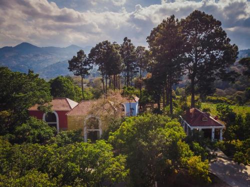 Imagen de la galería de HOTEL Y RESTAURANTE HACIENDA LOS VOLCANES, en Santa Lucía Milpas Altas