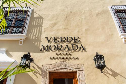a sign for a hotel on the side of a building at Verde Morada in Valladolid
