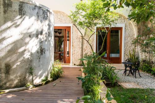 a wooden walkway leading to a house at Verde Morada in Valladolid