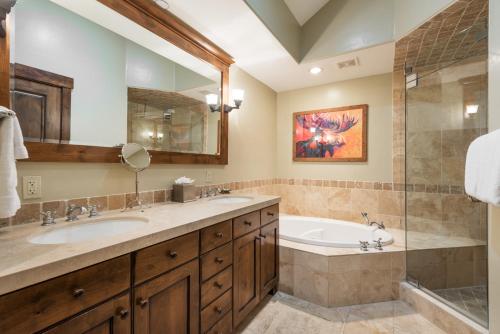 Ένα μπάνιο στο Silver Star #603 - 3 Bed Condo Spa