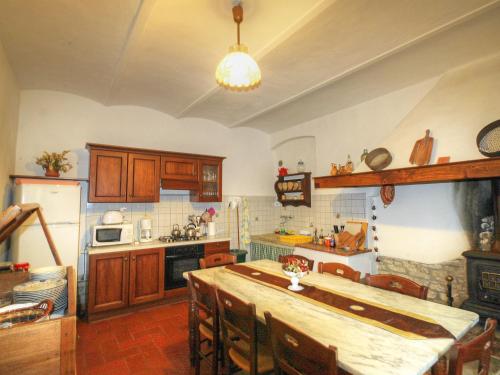Kuchyň nebo kuchyňský kout v ubytování Holiday Home Le Bonatte-1 by Interhome