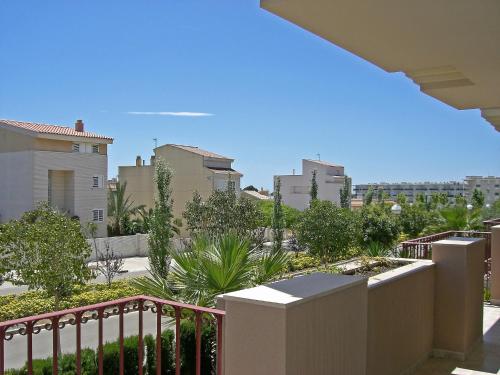 einen Balkon mit Stadtblick in der Unterkunft Apartment Delicias B by Interhome in Sant Carles de la Ràpita