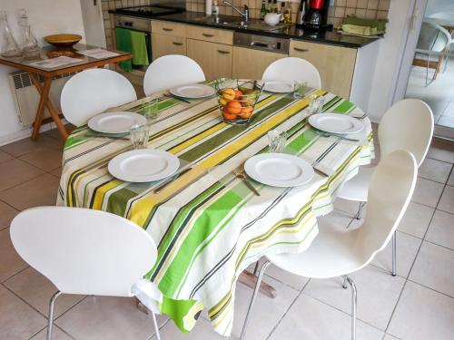 Dapur atau dapur kecil di Holiday Home Lapeyriere by Interhome