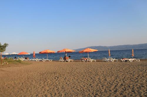 Gambar di galeri bagi Akrogiali Beach Rooms di Amarinthos