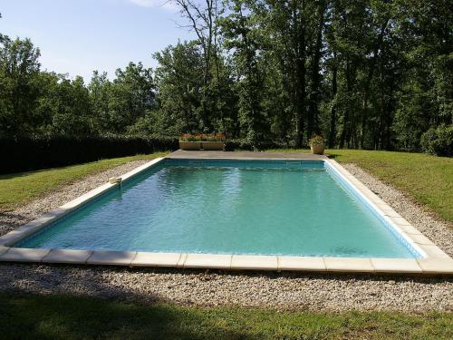 Swimming pool sa o malapit sa Holiday Home Les Chenes by Interhome