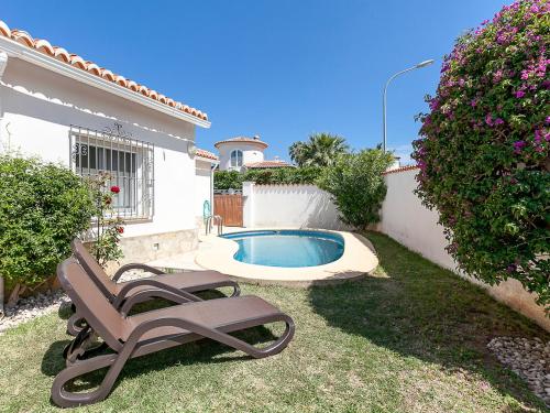 Bazén v ubytovaní Holiday Home Tossal Gros by Interhome alebo v jeho blízkosti