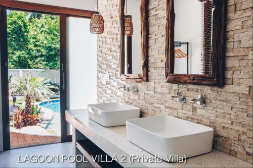 A bathroom at Coco Lilly Villas